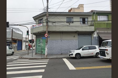 Casa à venda com 200m², 2 quartos e 1 vaga Casa à venda com 200m², 2 quartos e 1 vagaFachada