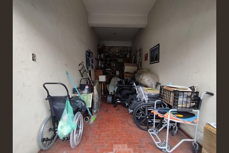 Garagem de casa à venda com 2 quartos, 200m² em Jardim Previdencia, São Paulo