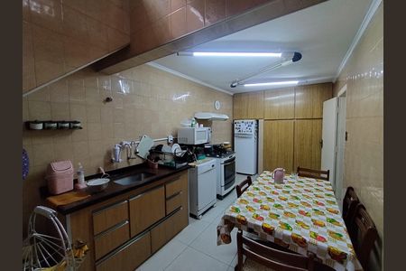 Casa à venda com 200m², 2 quartos e 1 vaga Casa à venda com 200m², 2 quartos e 1 vagaCozinha - Armários