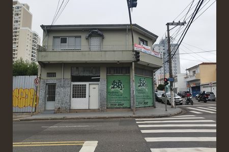 Casa à venda com 200m², 2 quartos e 1 vaga Casa à venda com 200m², 2 quartos e 1 vagaFachada