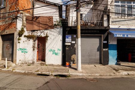 Casa à venda com 50m², 2 quartos e 1 vaga Casa à venda com 50m², 2 quartos e 1 vagaFachada