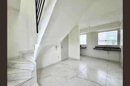 Escada de apartamento à venda com 3 quartos, 150m² em Vila Cloris, Belo Horizonte