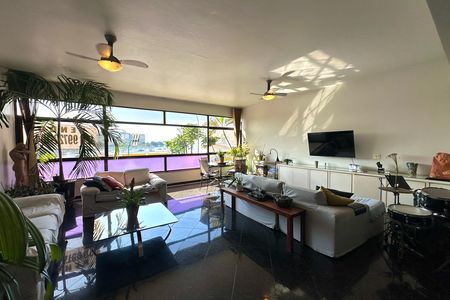 Apartamento à venda com 220m², 3 quartos e sem vaga