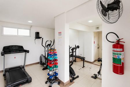 Apartamento à venda com 64m², 3 quartos e 2 vagas Apartamento à venda com 64m², 3 quartos e 2 vagasGinásio com equipamentos de treino e uma parede branca e um térreo de cor branca.