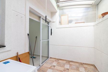 Casa de condomínio à venda com 100m², 3 quartos e 2 vagas Casa de condomínio à venda com 100m², 3 quartos e 2 vagasÁrea de Serviço e Lazer