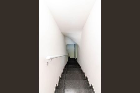Casa de condomínio à venda com 100m², 3 quartos e 2 vagas Casa de condomínio à venda com 100m², 3 quartos e 2 vagasEscada