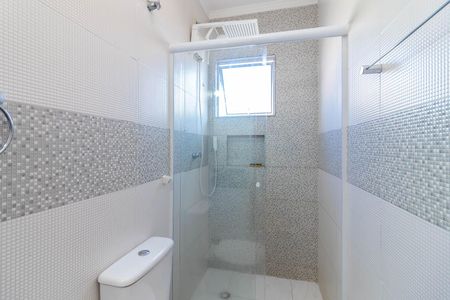 Casa de condomínio à venda com 100m², 3 quartos e 2 vagas Casa de condomínio à venda com 100m², 3 quartos e 2 vagasBanheiro da Suíte 2