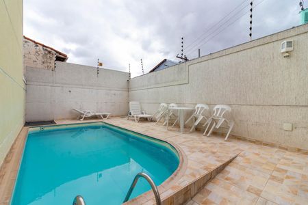 Casa de condomínio à venda com 100m², 3 quartos e 2 vagas Casa de condomínio à venda com 100m², 3 quartos e 2 vagasÁrea comum - Piscina