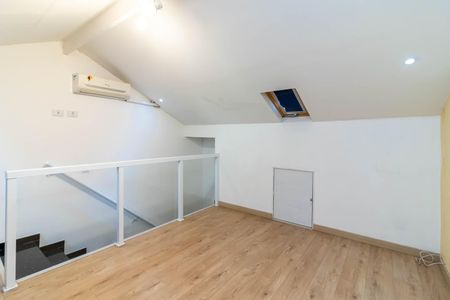 Casa de condomínio à venda com 100m², 3 quartos e 2 vagas Casa de condomínio à venda com 100m², 3 quartos e 2 vagasQuarto 3 / Sótão
