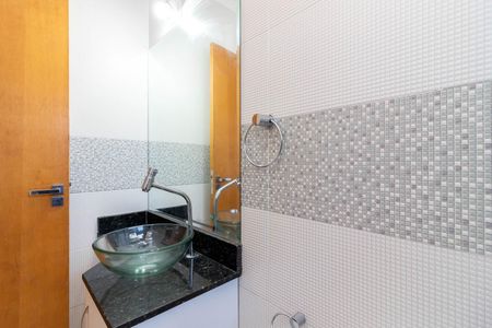 Casa de condomínio à venda com 100m², 3 quartos e 2 vagas Casa de condomínio à venda com 100m², 3 quartos e 2 vagasBanheiro da Suíte 2