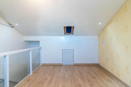 Casa de condomínio à venda com 100m², 3 quartos e 2 vagas Casa de condomínio à venda com 100m², 3 quartos e 2 vagasQuarto 3 / Sótão