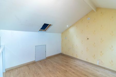Casa de condomínio à venda com 100m², 3 quartos e 2 vagas Casa de condomínio à venda com 100m², 3 quartos e 2 vagasQuarto 3 / Sótão