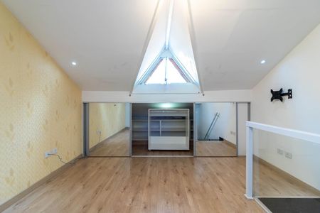 Casa de condomínio à venda com 100m², 3 quartos e 2 vagas Casa de condomínio à venda com 100m², 3 quartos e 2 vagasQuarto 3 / Sótão