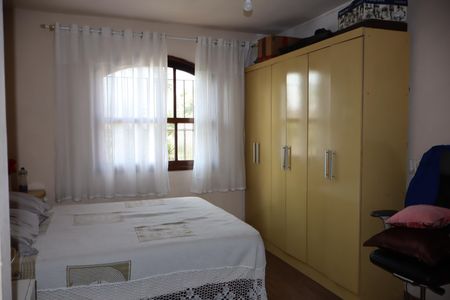 Casa à venda com 110m², 4 quartos e 2 vagasSuíte