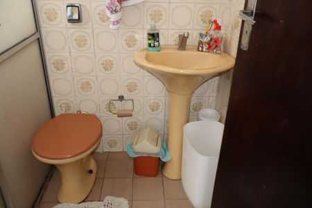 Casa à venda com 110m², 4 quartos e 2 vagasBanheiro suíte