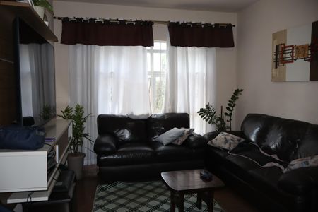 Casa à venda com 110m², 4 quartos e 2 vagasSala