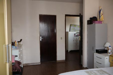 Casa à venda com 110m², 4 quartos e 2 vagasSuíte