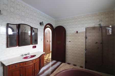 Casa para alugar com 670m², 5 quartos e 6 vagasBanheiro Social 1