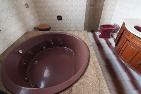 Casa para alugar com 670m², 5 quartos e 6 vagasBanheiro Social 1