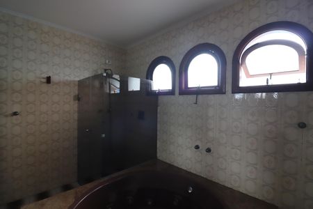 Casa para alugar com 670m², 5 quartos e 6 vagasBanheiro Social 1