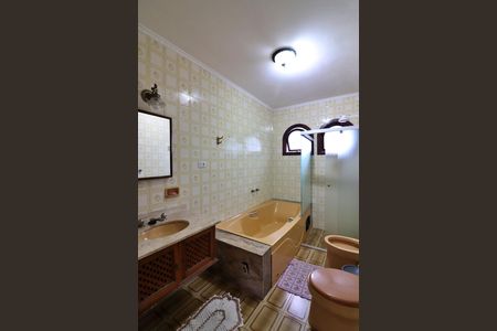 Casa para alugar com 670m², 5 quartos e 6 vagasBanheiro Social 2