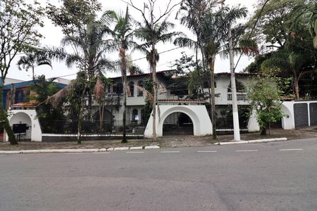 Casa para alugar com 670m², 5 quartos e 6 vagasFachada