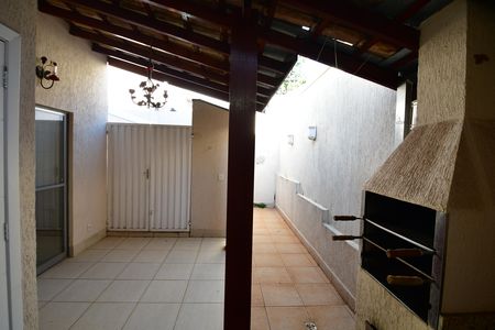 Casa de condomínio à venda com 101m², 3 quartos e 2 vagasÁrea de Serviço