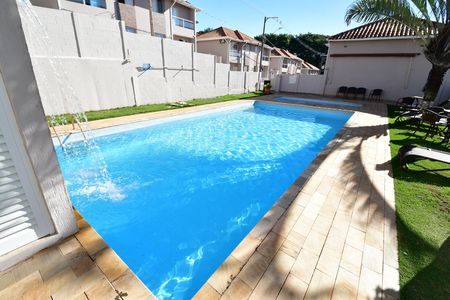 Casa de condomínio à venda com 101m², 3 quartos e 2 vagasÁrea comum - Piscina