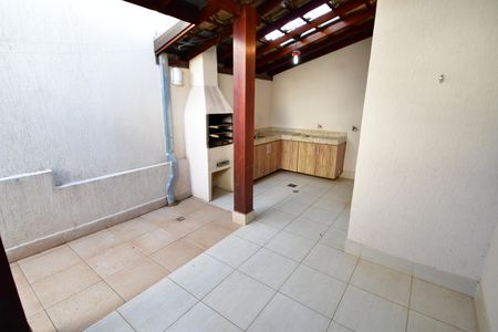 Casa de condomínio à venda com 101m², 3 quartos e 2 vagasVaranda gourmet