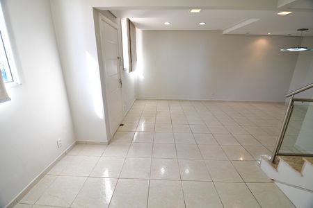 Sala de casa de condomínio à venda com 3 quartos, 101m² em Fazenda Santa Cândida, Campinas