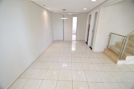 Casa de condomínio à venda com 101m², 3 quartos e 2 vagasSala