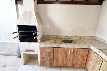 Casa de condomínio à venda com 101m², 3 quartos e 2 vagasChurrasqueira