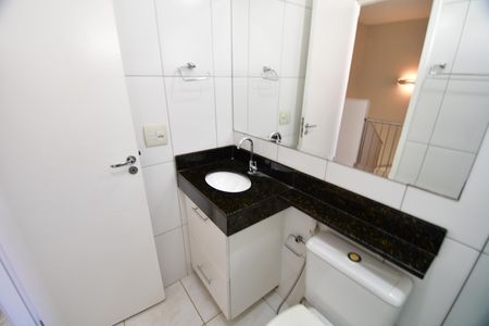 Casa de condomínio à venda com 101m², 3 quartos e 2 vagasBanheiro Social