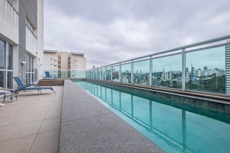 Studio à venda com 32m², 1 quarto e 1 vaga Studio à venda com 32m², 1 quarto e 1 vagaPiscina