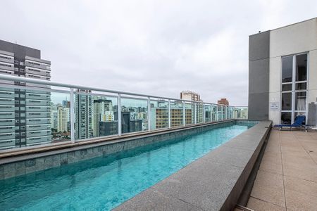 Studio à venda com 32m², 1 quarto e 1 vaga Studio à venda com 32m², 1 quarto e 1 vagaPiscina