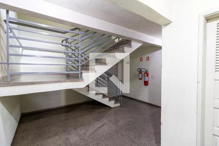 Apartamento para alugar com 75m², 2 quartos e 1 vaga Apartamento para alugar com 75m², 2 quartos e 1 vagaEscada