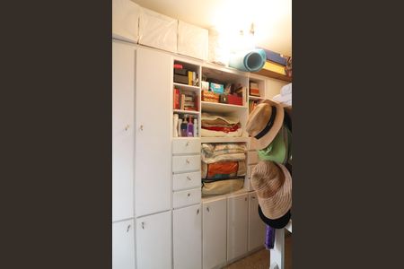 Apartamento à venda com 192m², 3 quartos e 2 vagasQuarto 2 Closet