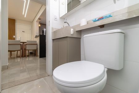 Apartamento à venda com 56m², 2 quartos e 1 vaga Apartamento à venda com 56m², 2 quartos e 1 vagaBanheiro