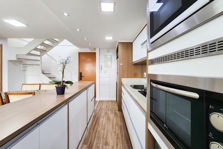 Apartamento à venda com 143m², 3 quartos e 2 vagas Apartamento à venda com 143m², 3 quartos e 2 vagasCozinha