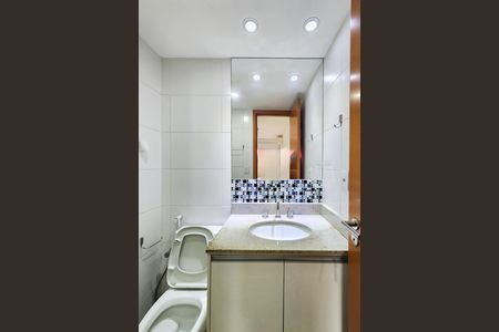 Apartamento à venda com 143m², 3 quartos e 2 vagas Apartamento à venda com 143m², 3 quartos e 2 vagasBanheiro da Suíte 1