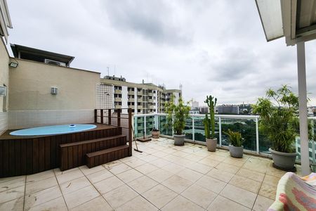 Apartamento à venda com 143m², 3 quartos e 2 vagas Apartamento à venda com 143m², 3 quartos e 2 vagasÁrea Externa