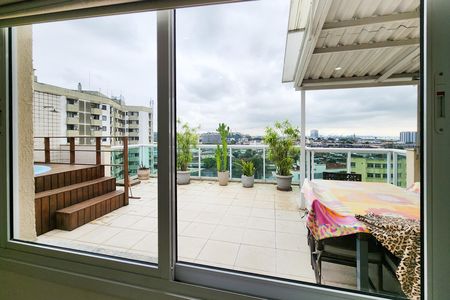 Apartamento à venda com 143m², 3 quartos e 2 vagas Apartamento à venda com 143m², 3 quartos e 2 vagasVista da Suíte 2