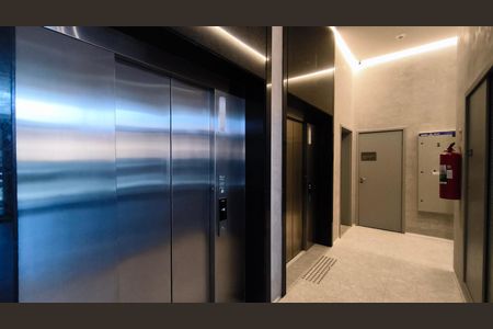 Studio à venda com 28m², 1 quarto e sem vaga Studio à venda com 28m², 1 quarto e sem vagaElevadores