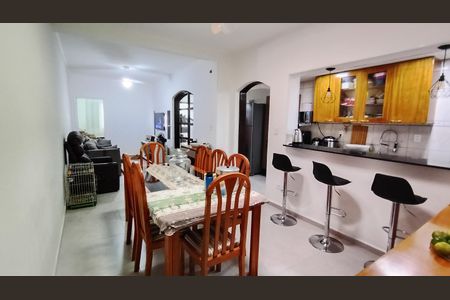 Casa para alugar com 131m², 4 quartos e 1 vaga Casa para alugar com 131m², 4 quartos e 1 vagaSala de jantar