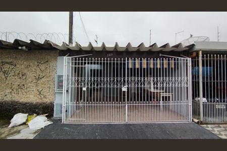 Casa para alugar com 131m², 4 quartos e 1 vaga Casa para alugar com 131m², 4 quartos e 1 vagaFachada