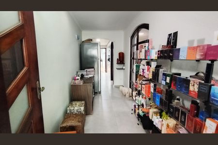 Casa para alugar com 131m², 4 quartos e 1 vaga Casa para alugar com 131m², 4 quartos e 1 vagaEntrada / corredor