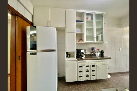 Apartamento à venda com 167m², 4 quartos e 3 vagas