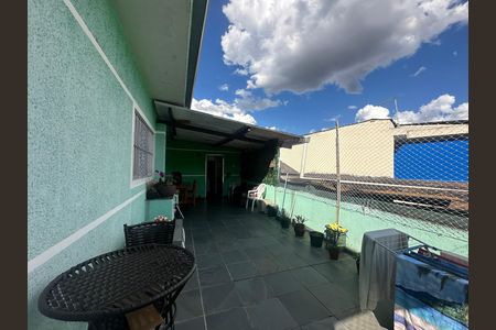 Casa à venda com 323m², 3 quartos e 10 vagas Casa à venda com 323m², 3 quartos e 10 vagasVaranda