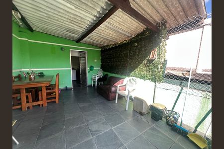 Casa à venda com 323m², 3 quartos e 10 vagas Casa à venda com 323m², 3 quartos e 10 vagasVaranda