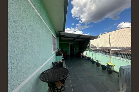 Casa à venda com 323m², 3 quartos e 10 vagas Casa à venda com 323m², 3 quartos e 10 vagasVaranda